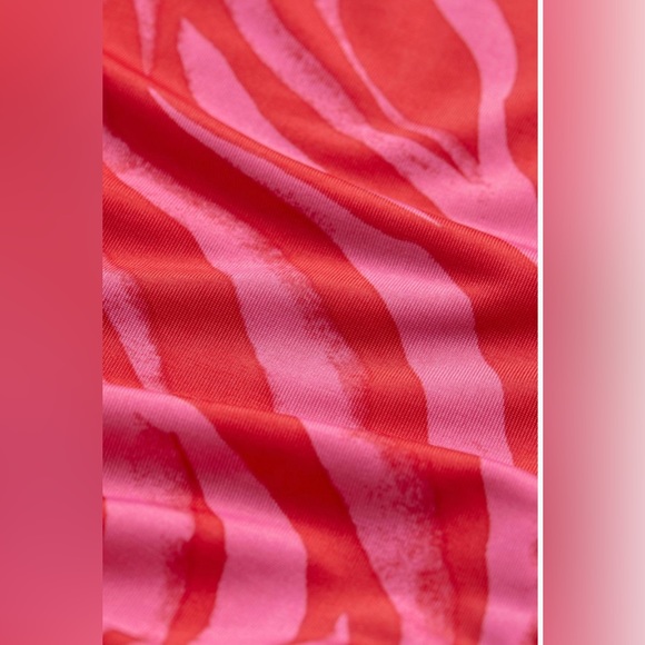 NWT H&M Halterneck Crop Top - Picture 2 of 2